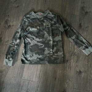 Cat & Jack Green Camouflage Long Sleeve T-Shirt large 10/12 youth boys EUC​